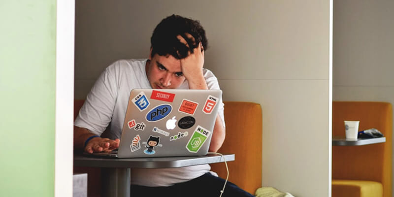 gb vs gib_confused man Frustrated man looks at laptop