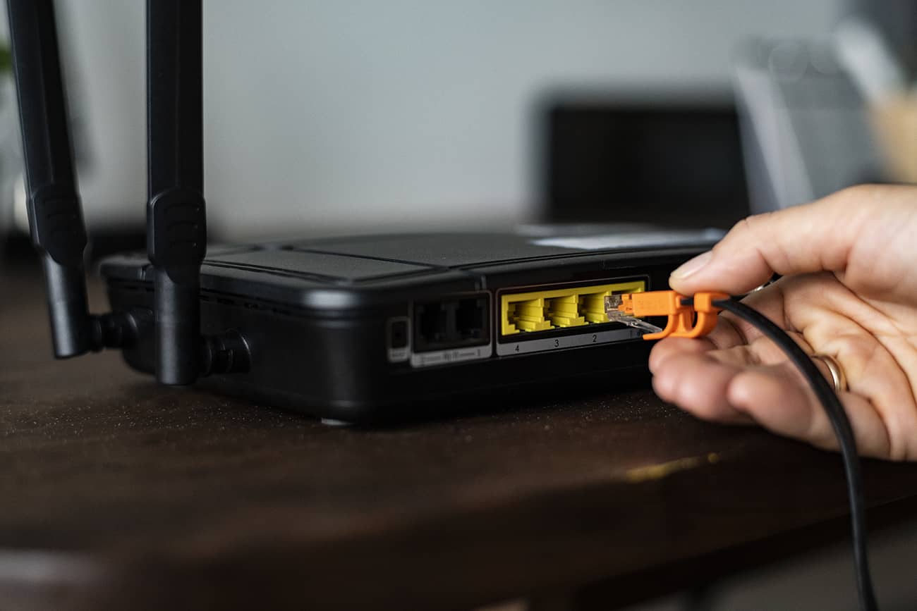 plugging-ethernet-cable-into-router plugging ethernet cable into router